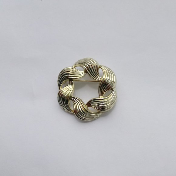WAVY SILVER COSTUME LAPEL PIN BROOCH 1-3/4" - Picture 1 of 4